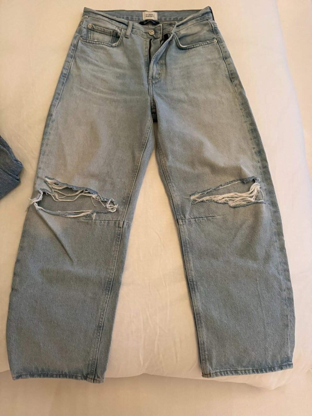 Citizens of Humanity Miro Relaxed Jeans Size 26 Light Wash Ripped Knees
